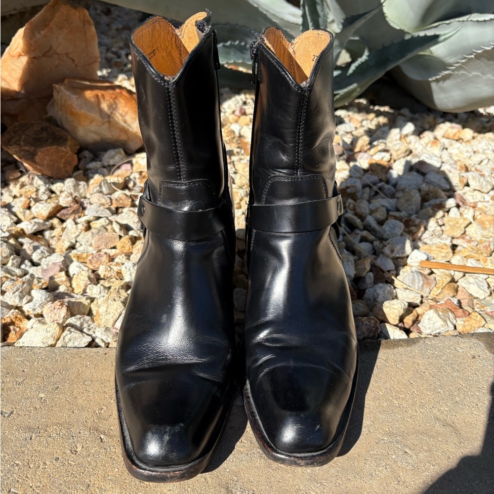 Black Leather Frye Harness Boots Classic Chic Timeless Legendary Heel Side Zip - Picture 5 of 6